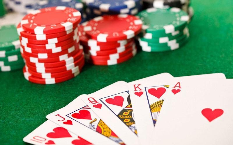 Thứ tự poker như thế nào? Cách chơi game poker cho tân thủ 4 Poker là game gì?